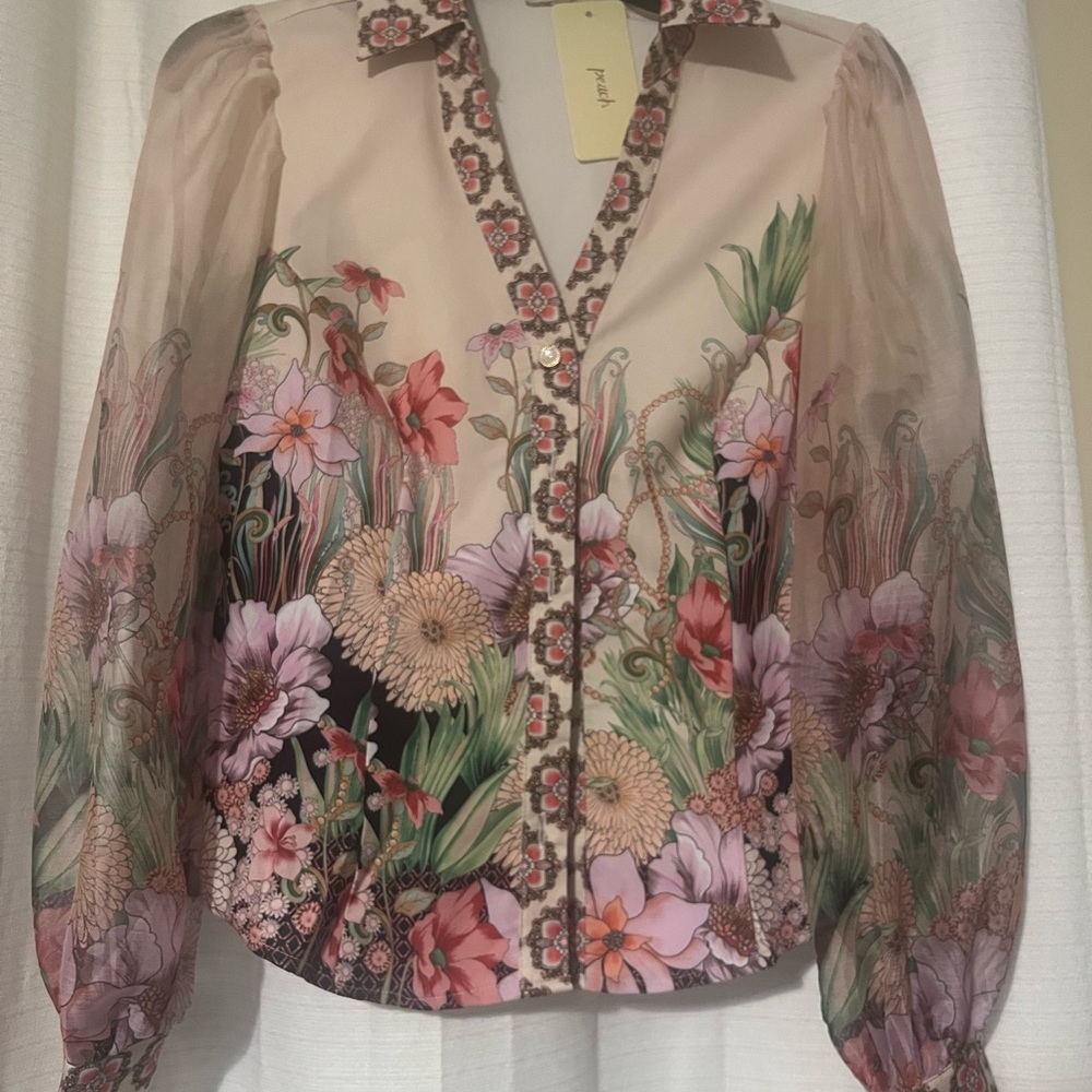 Peach Clothing Cream Floral Blouse w v-neck, Billowy Sleeves & Pearl buttons